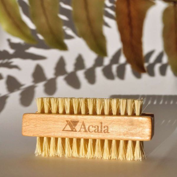 Acala hand and nail brush with sisal fibre bristles, UK version