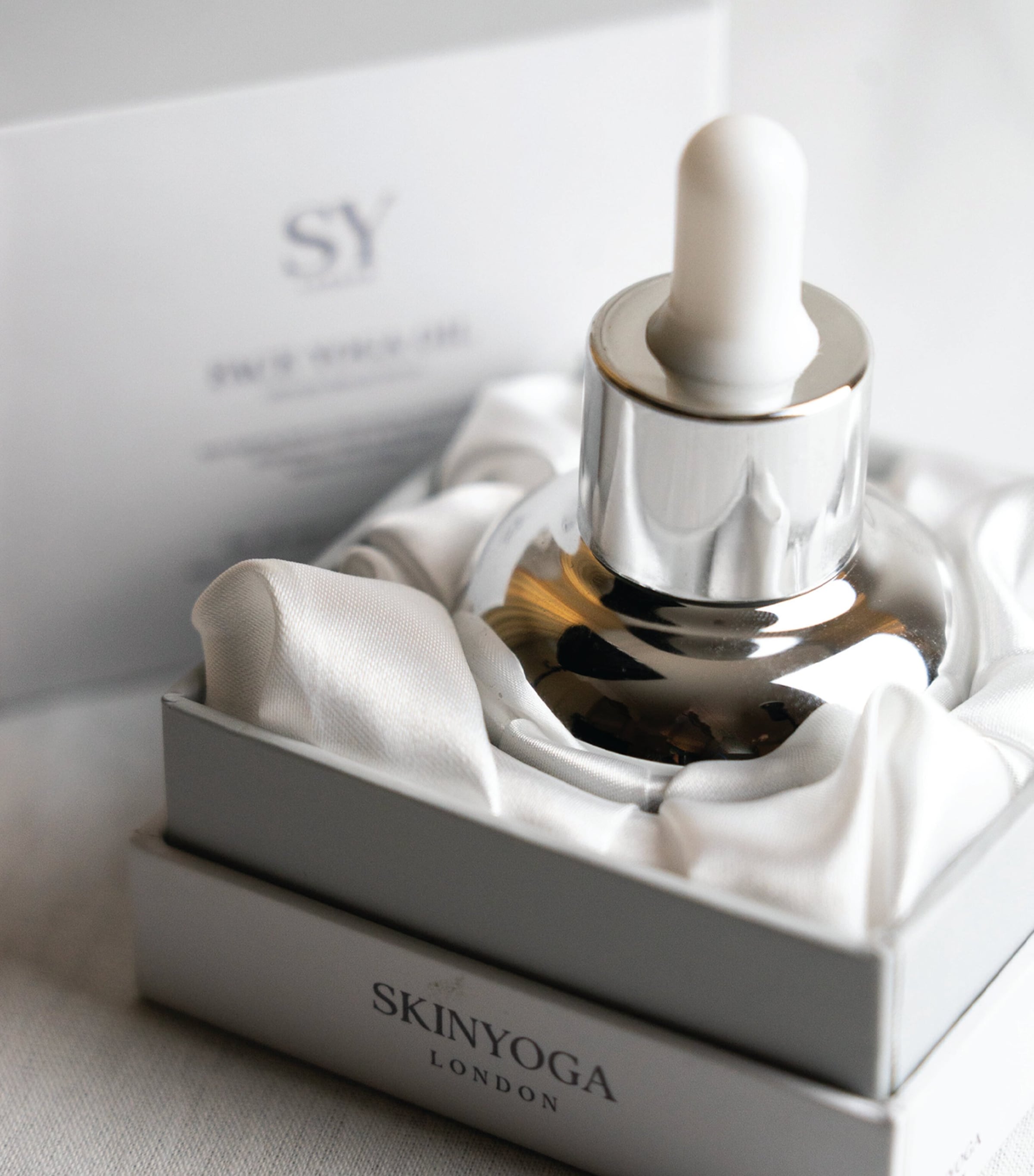 Skinyoga Face Yoga Oil Age-Reversing Saffron Serum 25ml (British brand)