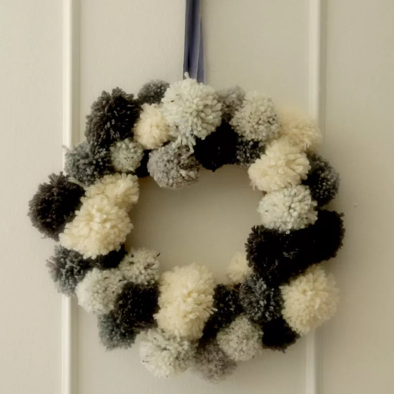 Clover small pom-pom maker for knitting projects, UK version
