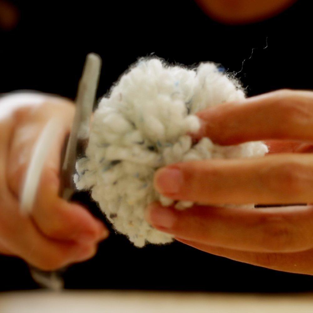 Clover small pom-pom maker for knitting projects, UK version