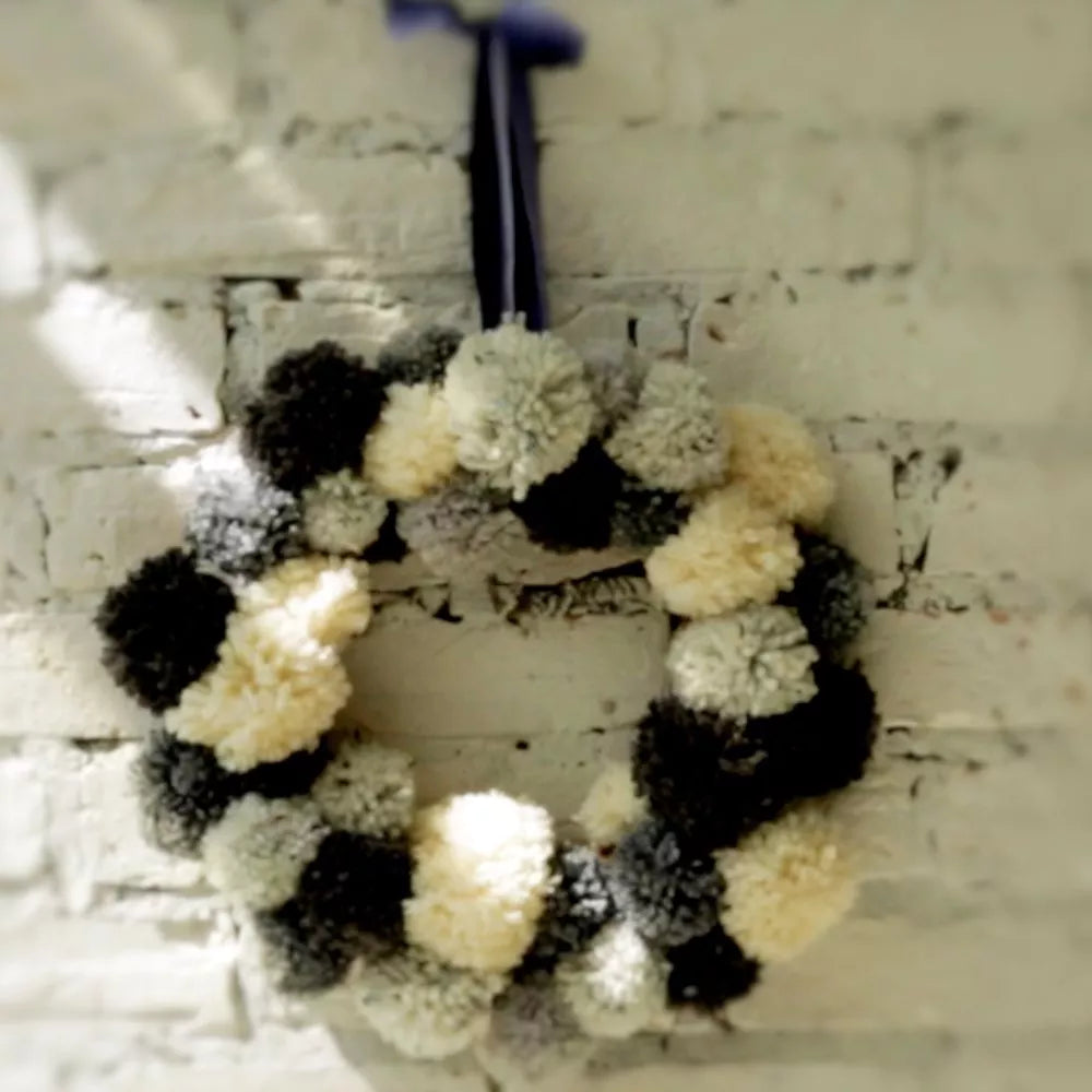 Clover small pom-pom maker for knitting projects, UK version