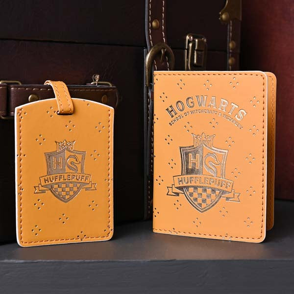 Warner Bros Hufflepuff passport holder and luggage tag, British brand