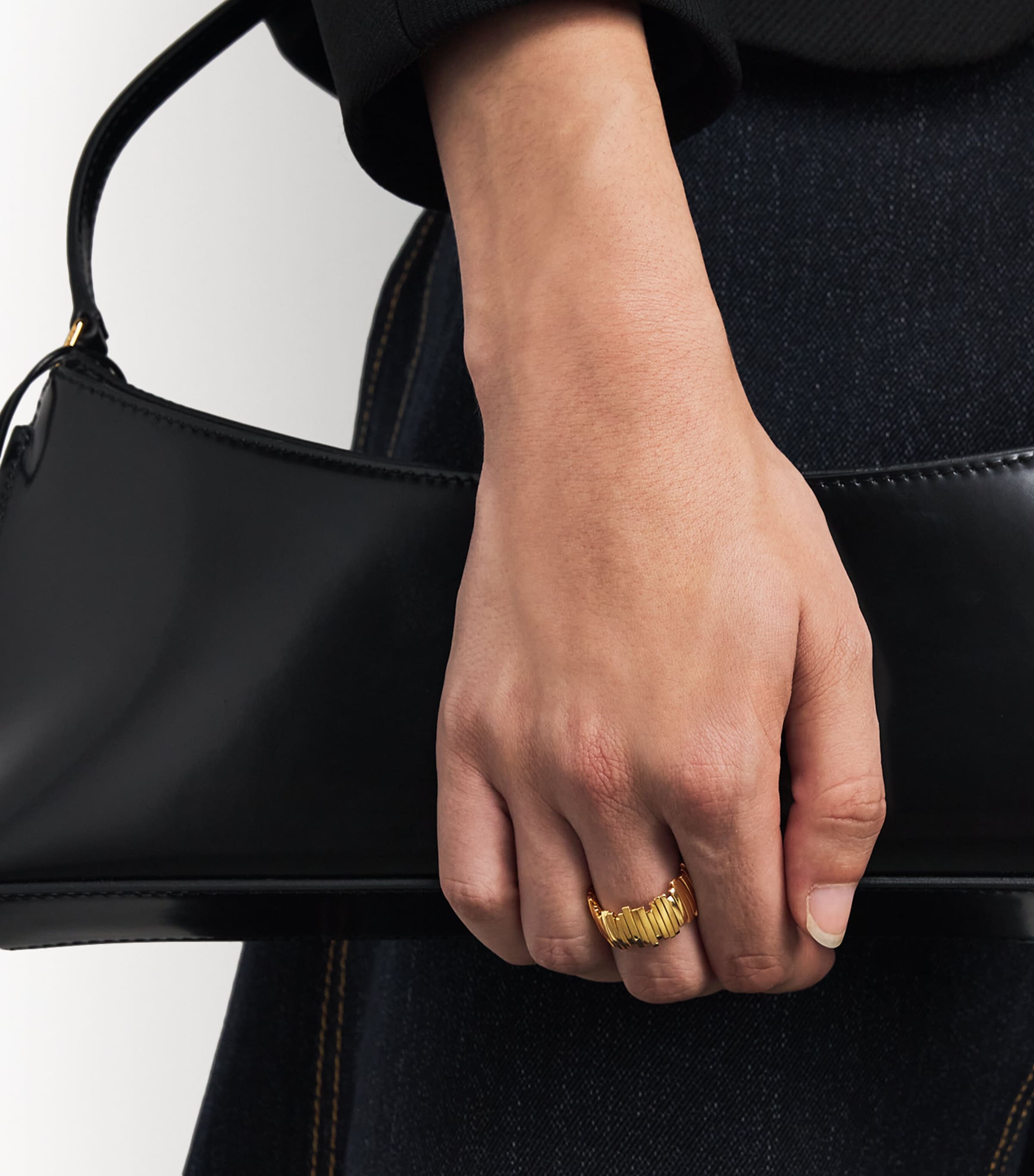Suzanne Kalan Golden Jagged band ring in yellow gold, UK version