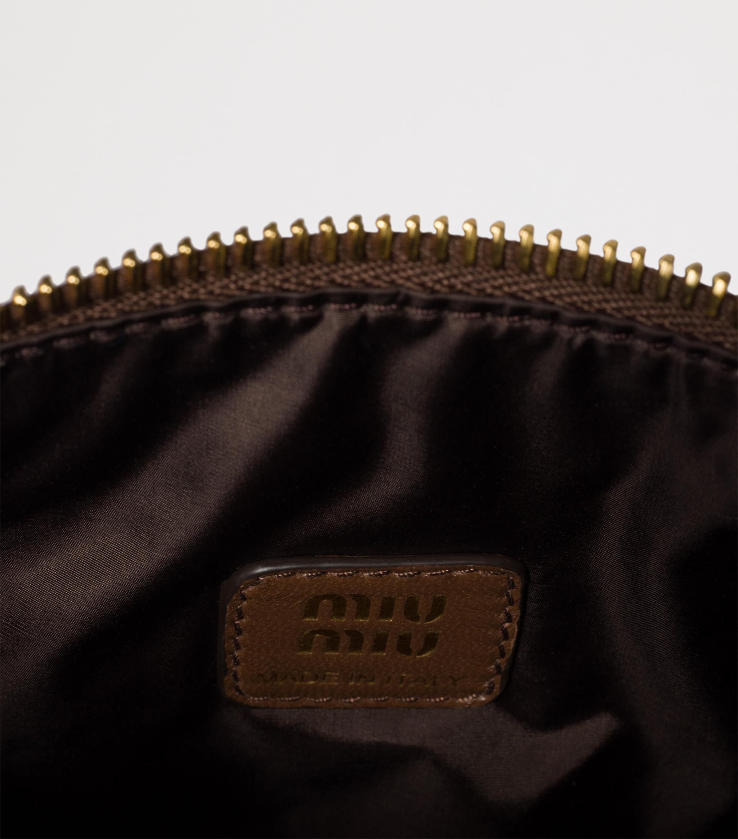 Miu Miu gabardine pouch with detachable strap 14x18.5x10cm, imported from the UK