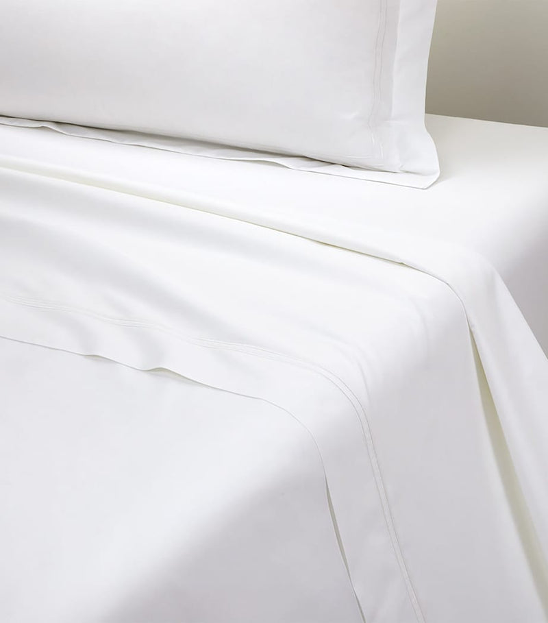 Yves Delorme organic cotton Duo Blanc Super King flat sheet (British brand)