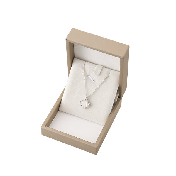 Livingandhome shell pendant necklace mother of pearl white silver - British product
