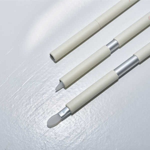 AOU silicone brush retractable lip applicator, British product