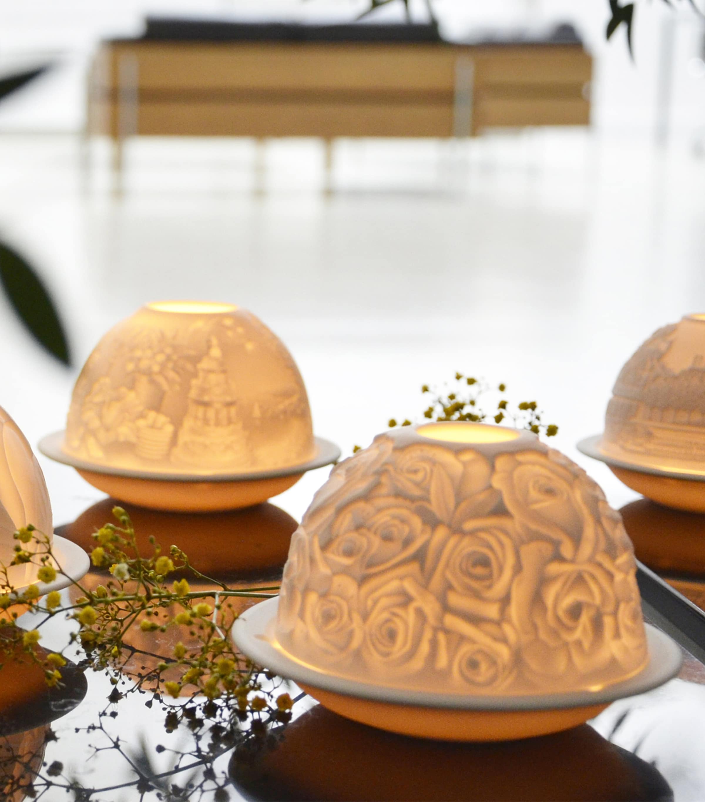 Bernardaud LED votivelight lithophane with roses design, H7.5cm x W11.5cm - British product