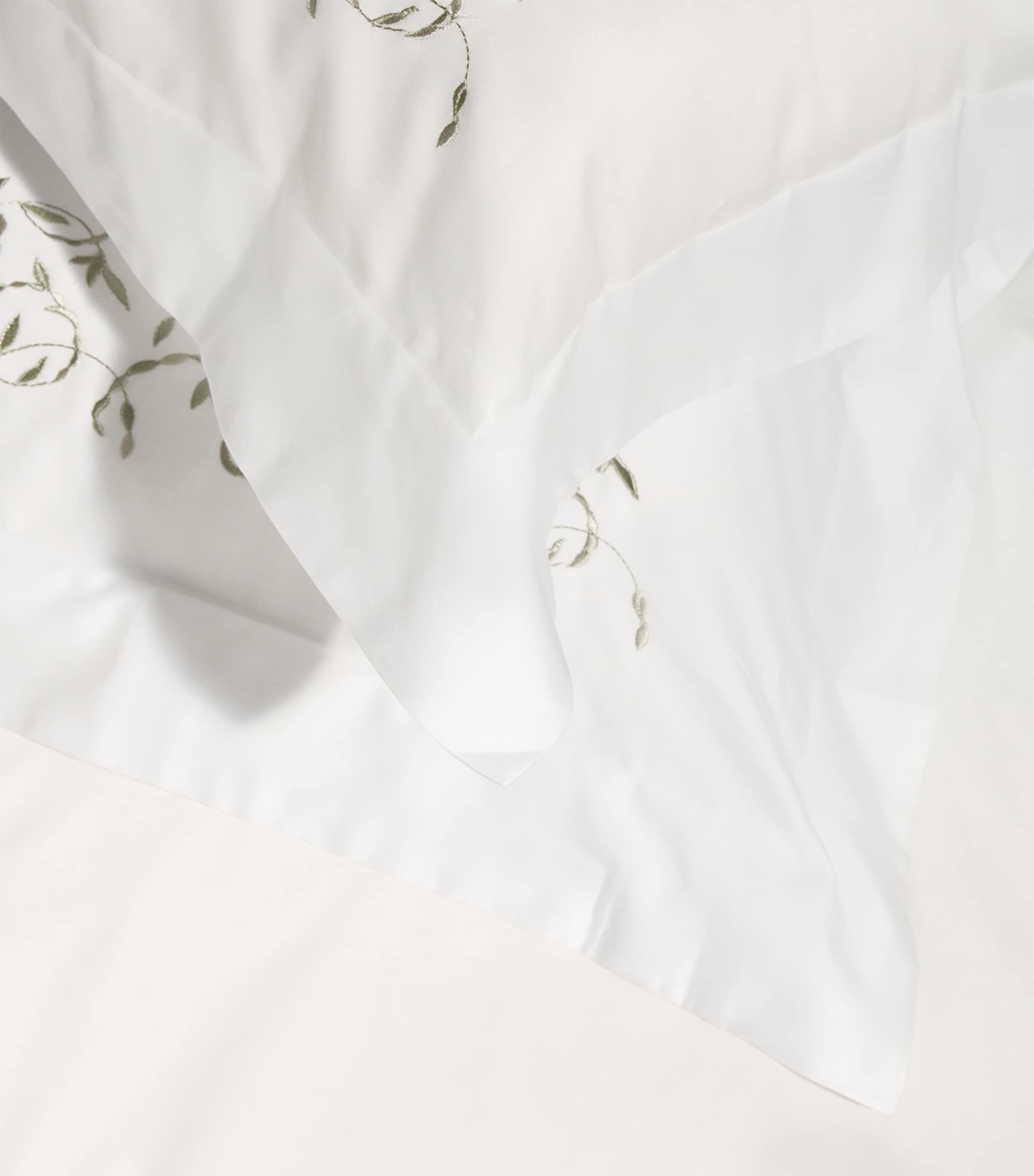 Harrods of London Tresco Embroidered King Duvet Cover Set 230cm x 220cm, UK version