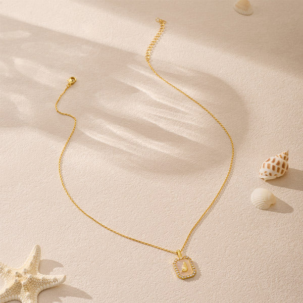Livingandhome gold letter J pendant necklace 46cm (British brand)