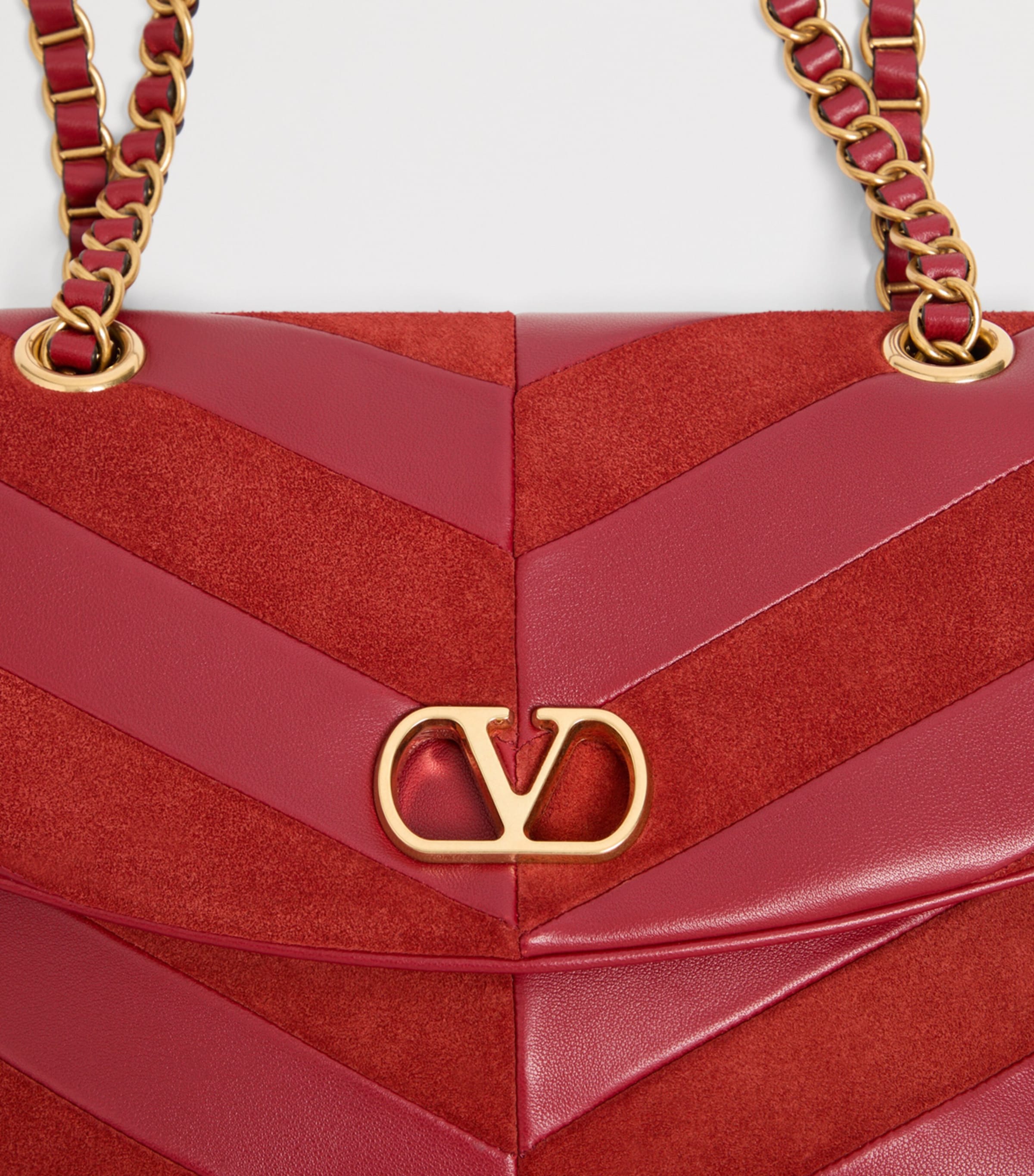 Valentino Garavani Lammfell Chevron Djuna Umhängetasche, UK-Version