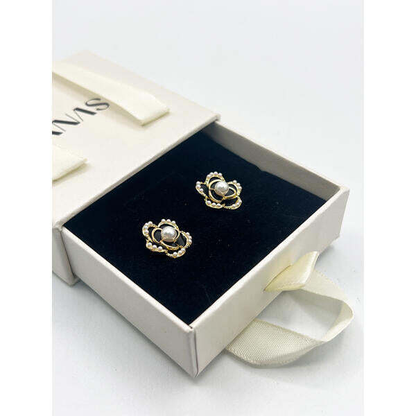SVNX Black Flower Pearl earrings with gold plating (British brand)