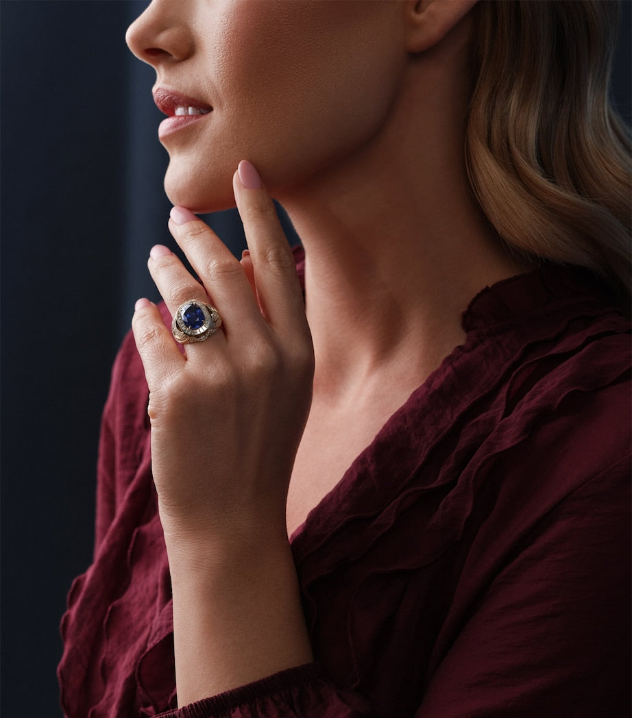 Boodles Presence Chamber sapphire diamond ring in yellow gold, UK version