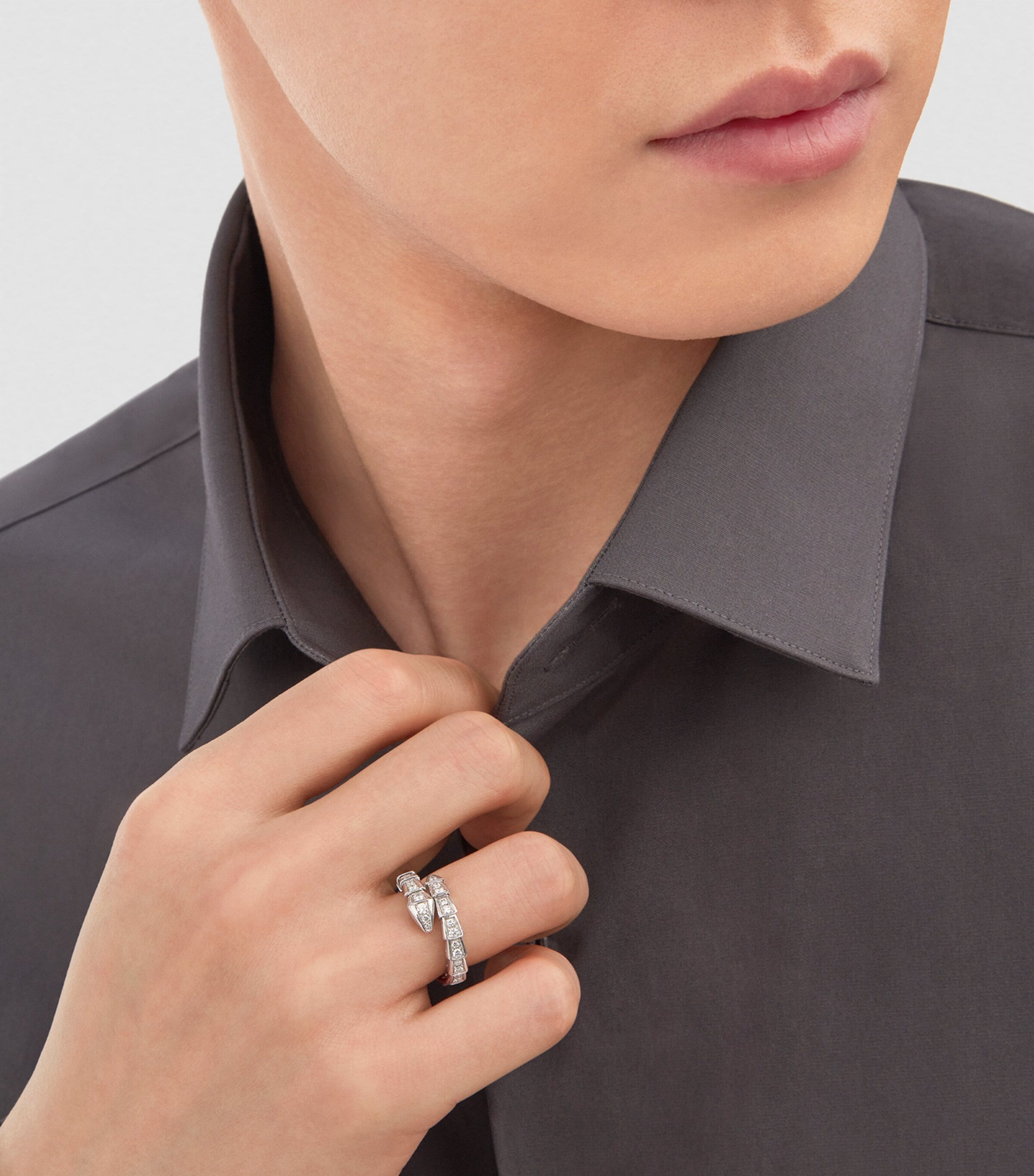 Bvlgari white gold and pavé diamond snake-scale ring - British product