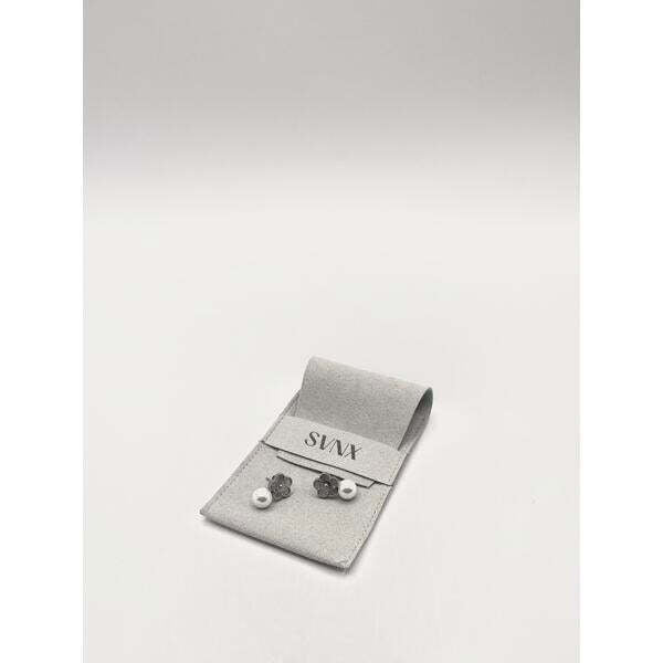SVNX clover earrings with pearl in silver, imported from the UK