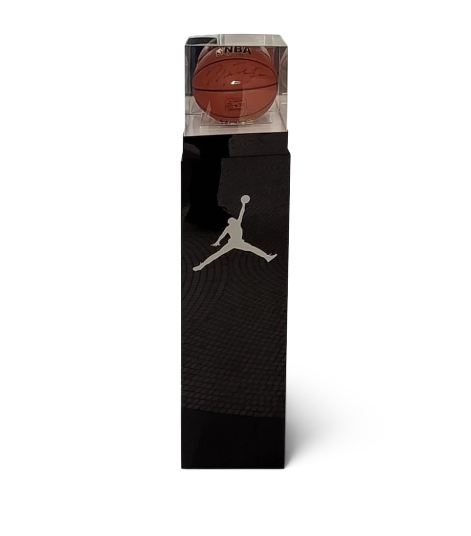 Leipzig Galleries Michael Jordan signed practice basketball display (British brand)