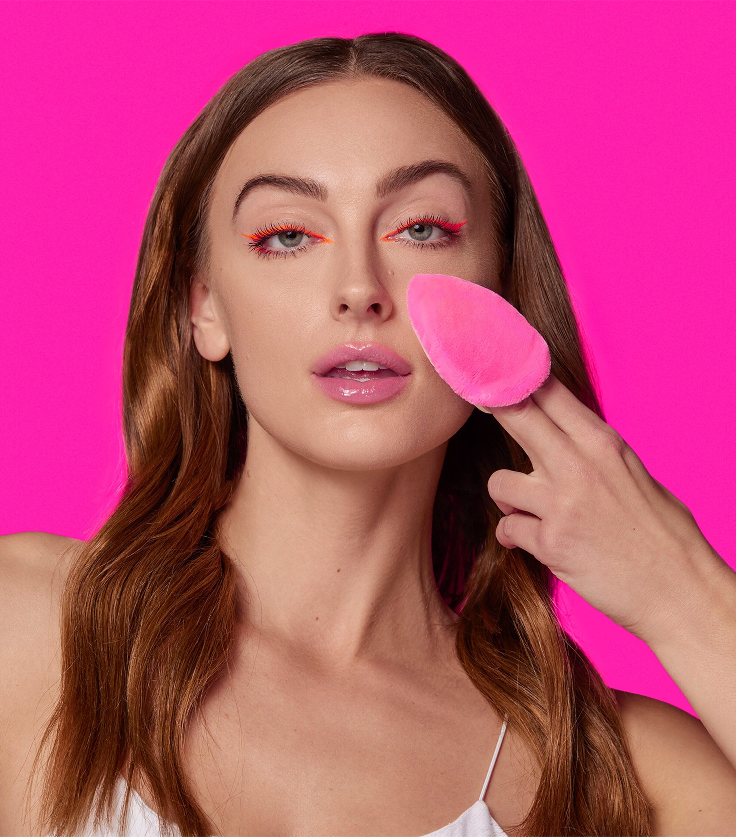 Beautyblender teardrop-shaped powder puff with finger pocket - British product