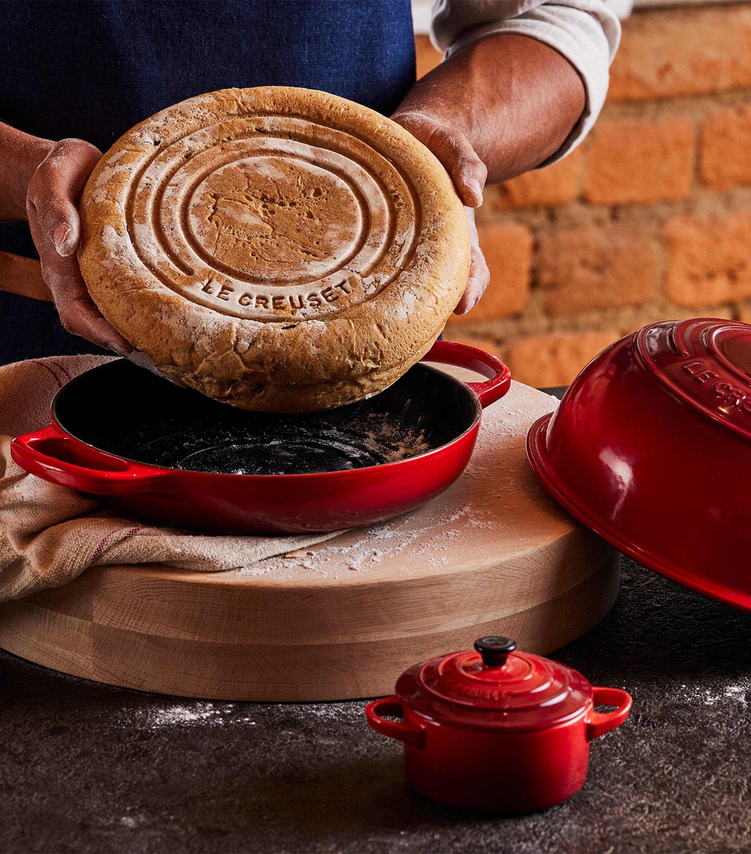 Le Creuset cast iron bread oven 24cm - British product