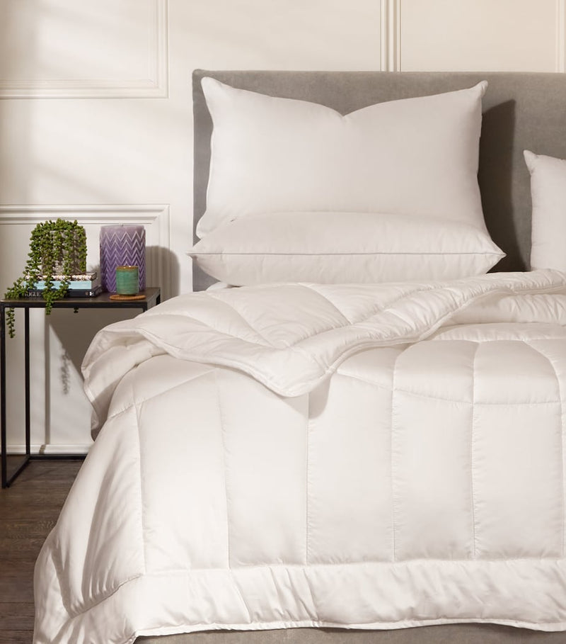 Harrods of London Kensington down-filled pillow 50cm x 75cm, UK version