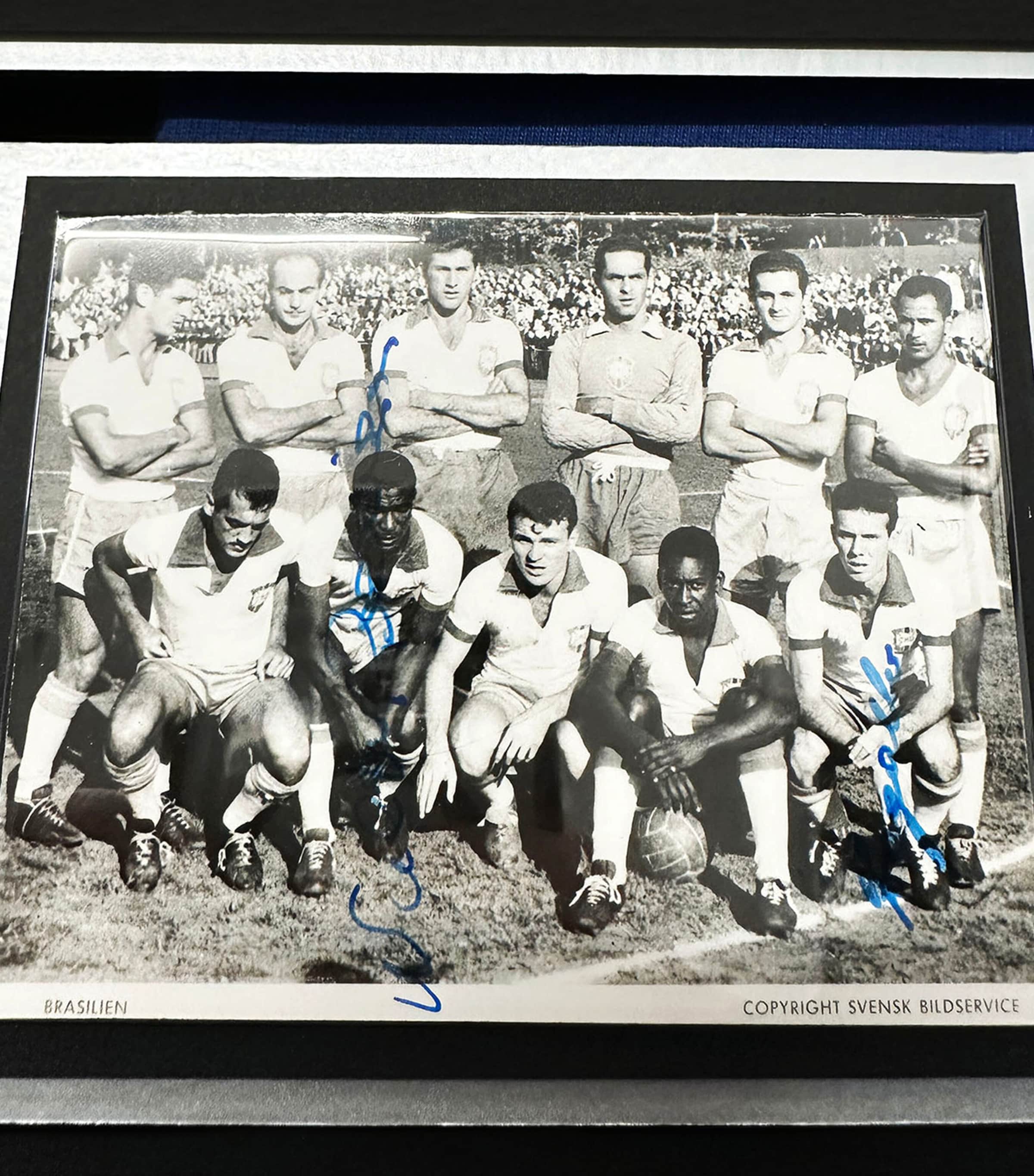 Leipzig Galleries framed Brazil 1958 World Cup signed jersey and programme display, UK version