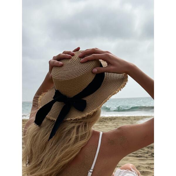 Straw hat with black ribbon bow beige - British product