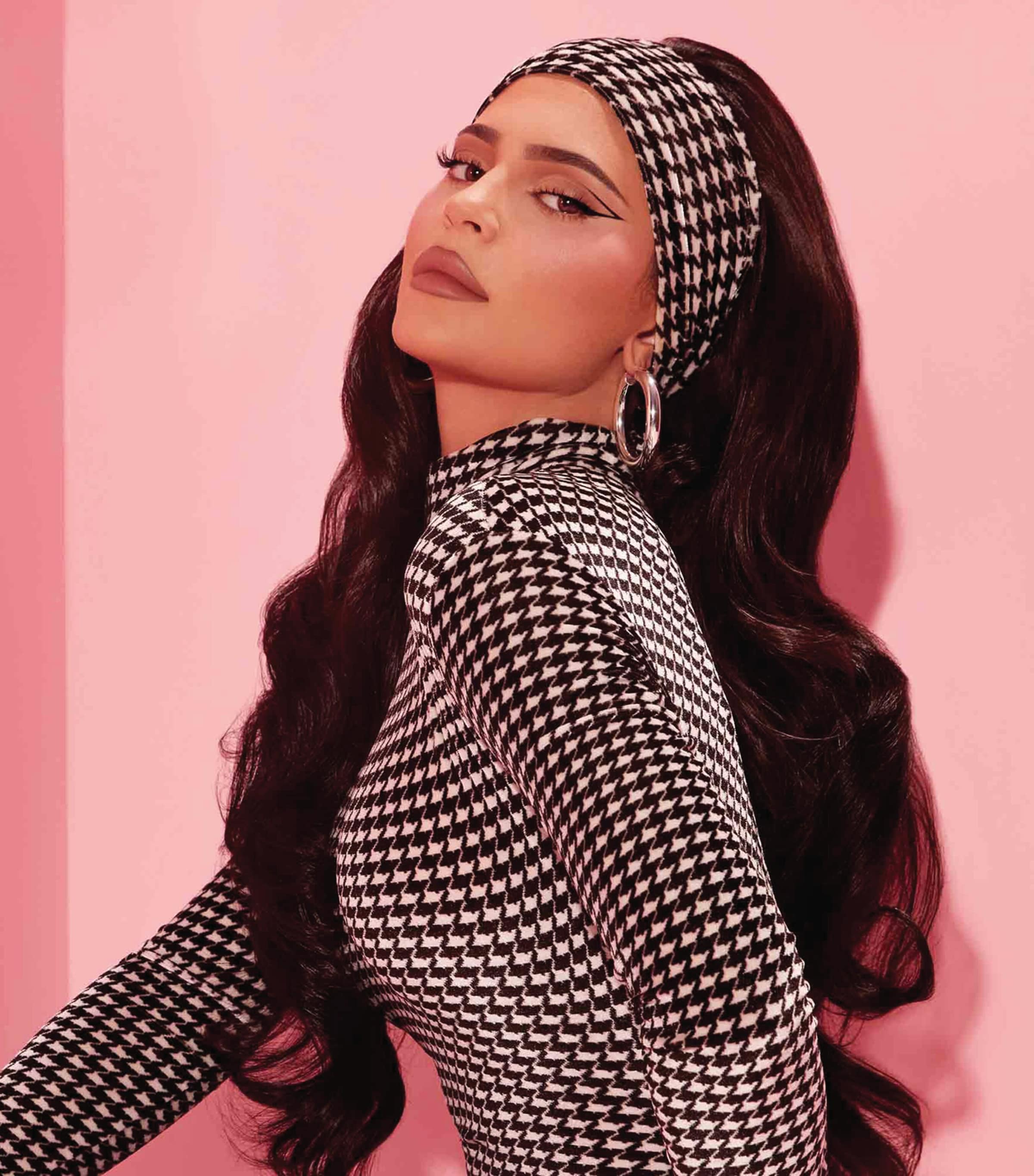 Kylie Cosmetics Pressed Bronzing Powder (British brand)