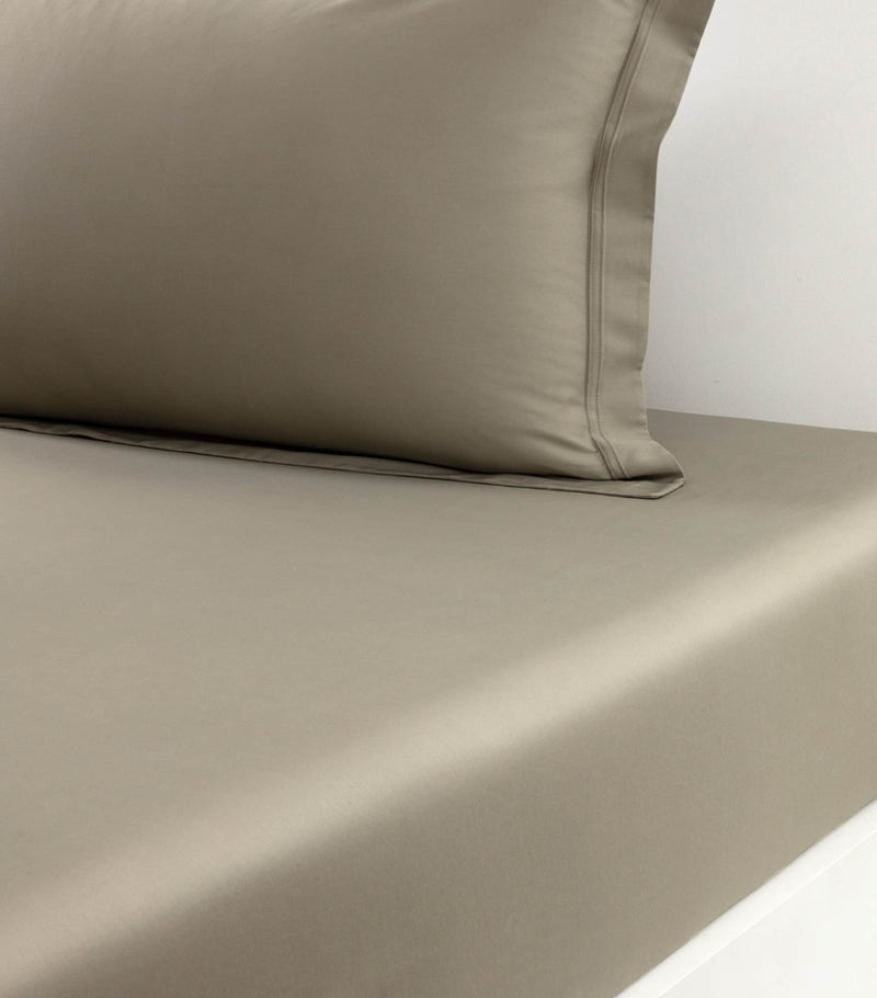 Yves Delorme Triomphe Kaki fitted sheet king size, UK version