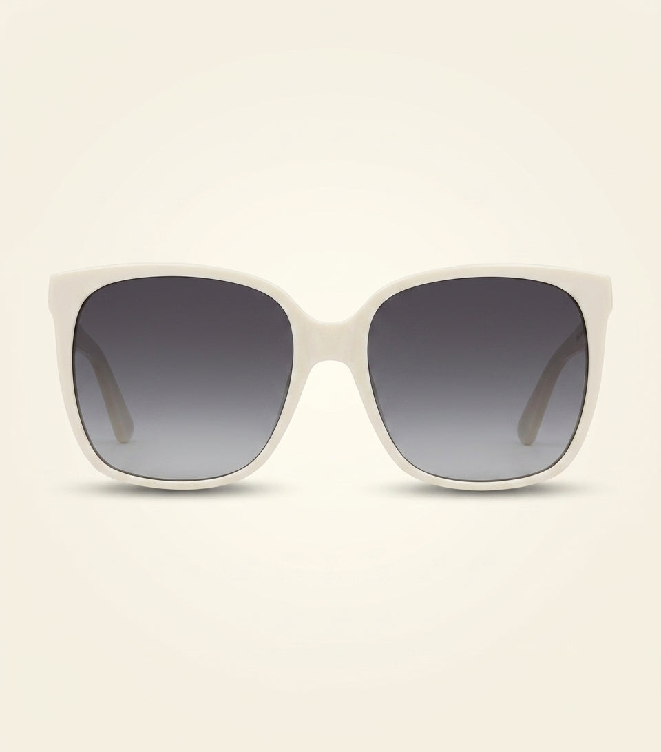 Gucci cat eye sunglasses with gold-tone logo, UK version