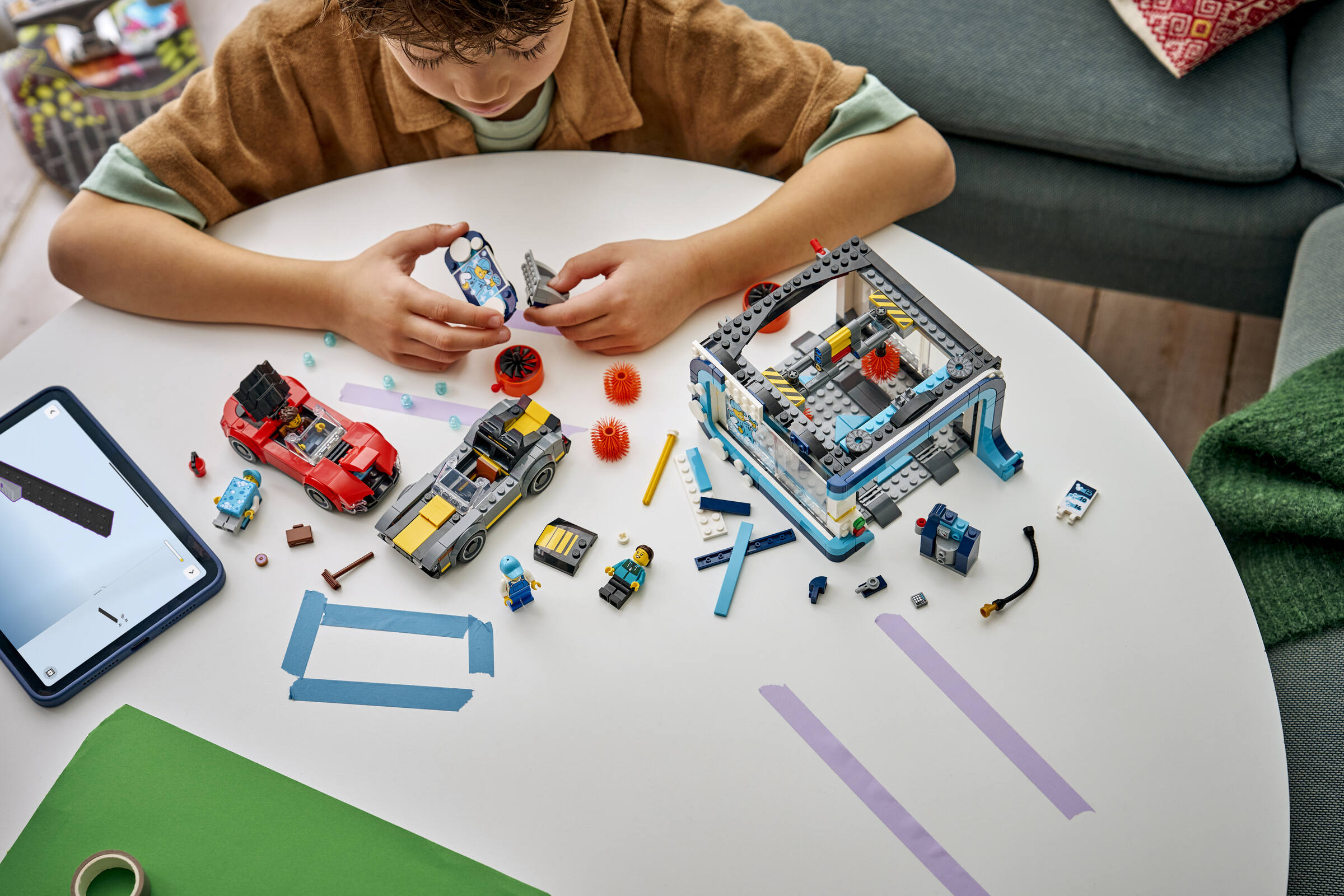 LEGO Drive-Through Car Wash set 583 pieces (British brand)