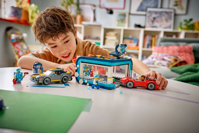 LEGO Drive-Through Car Wash set 583 pieces (British brand)