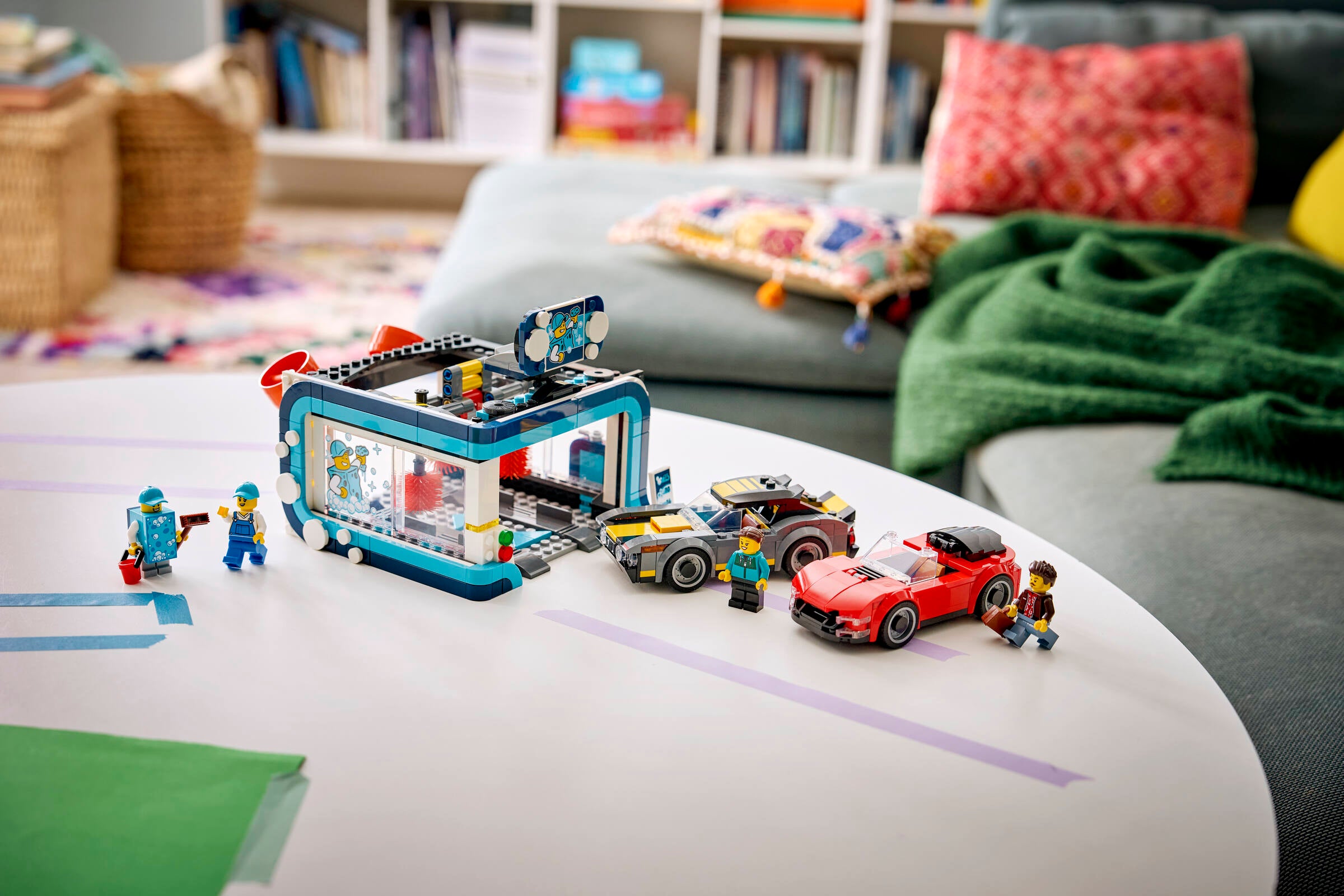 LEGO Drive-Through Car Wash set 583 pieces (British brand)