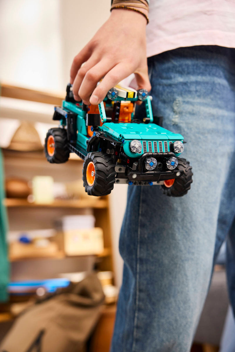LEGO Technic Jeep Wrangler Rubicon SUV 723-piece, imported from the UK