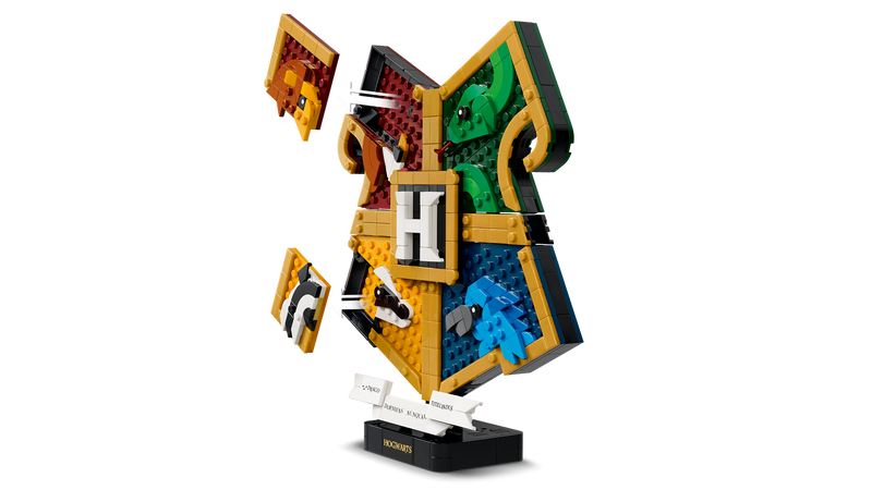 LEGO Harry Potter Hogwarts House Crest building set 545 pieces, imported from the UK