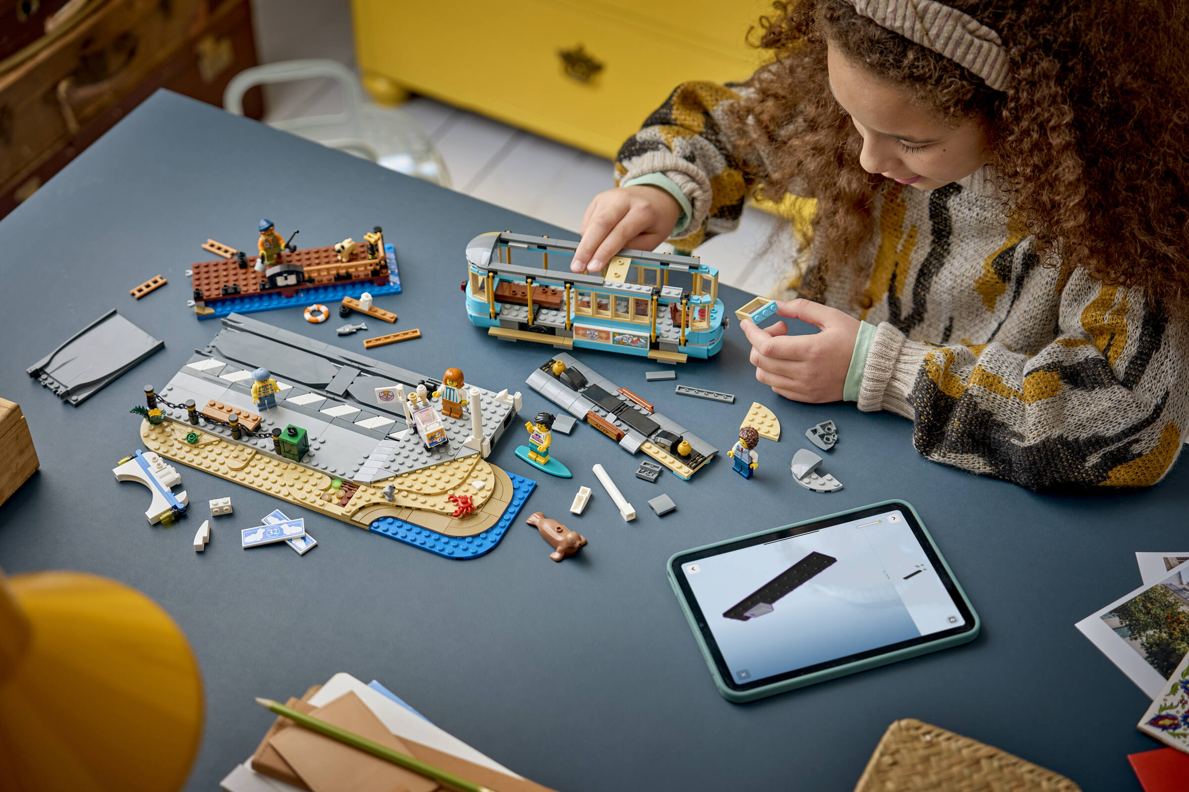 LEGO Classic Beach Streetcar building set with trolley and minifigures - British product