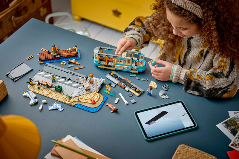 LEGO Classic Beach Streetcar building set with trolley and minifigures - British product