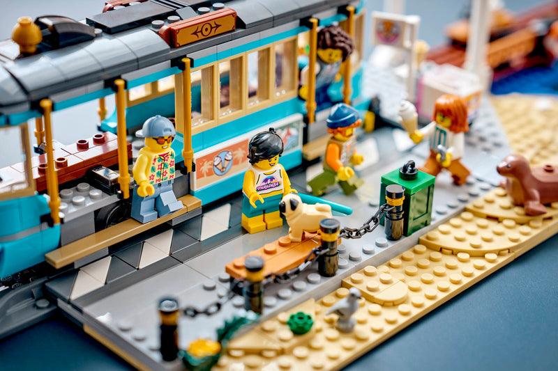 LEGO Classic Beach Streetcar building set with trolley and minifigures - British product