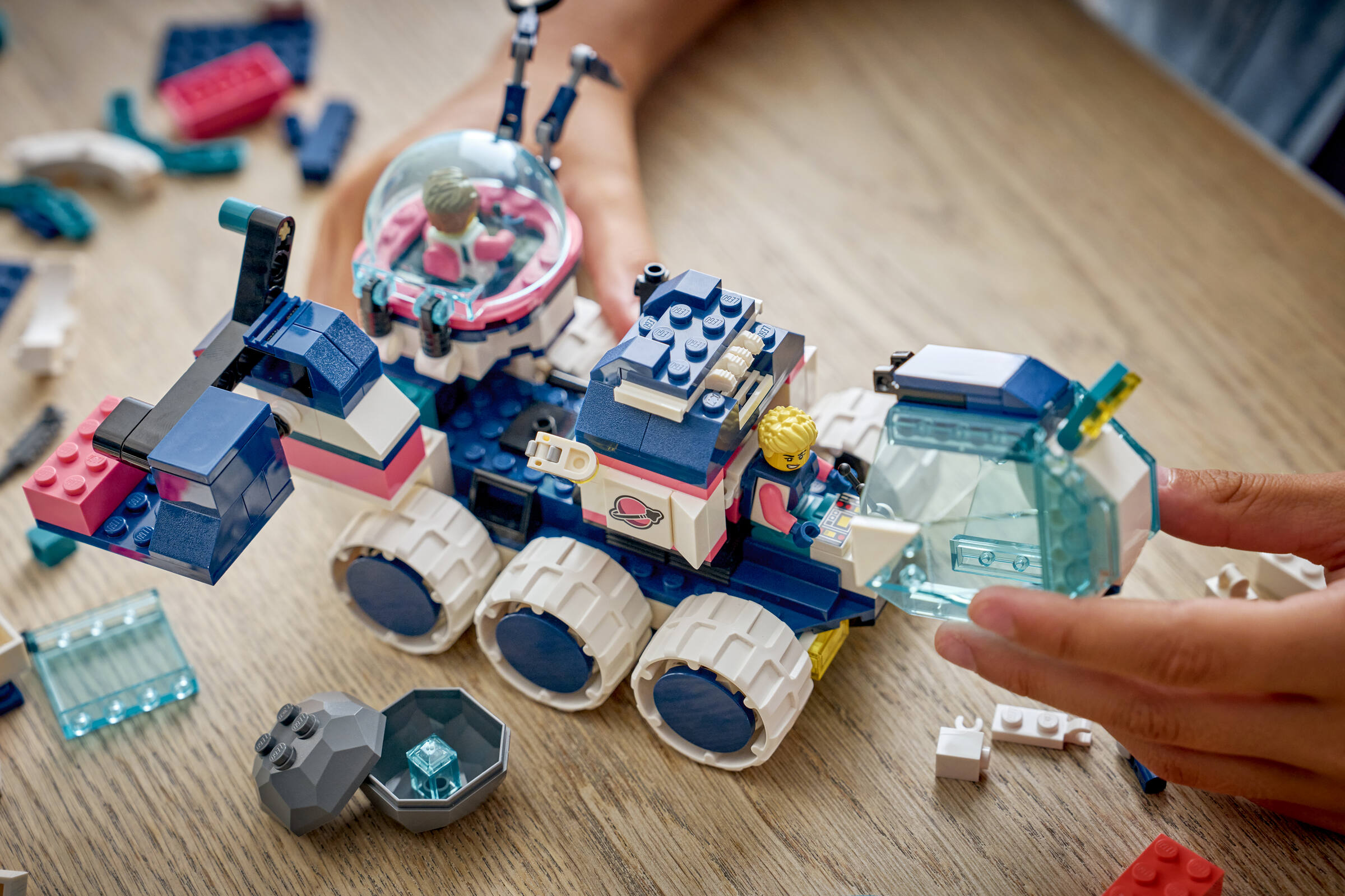 LEGO Mars Mission Science Kit 933 pieces, imported from the UK
