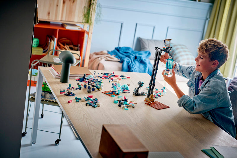 LEGO Mars Mission Science Kit 933 pieces, imported from the UK