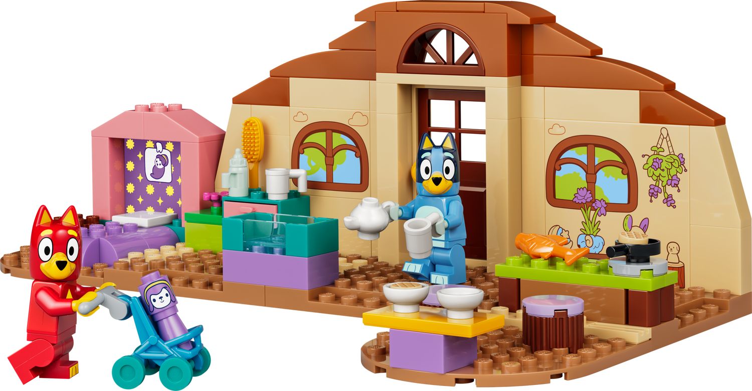 LEGO Bluey school playset with Rusty and Bluey minifigures - British product