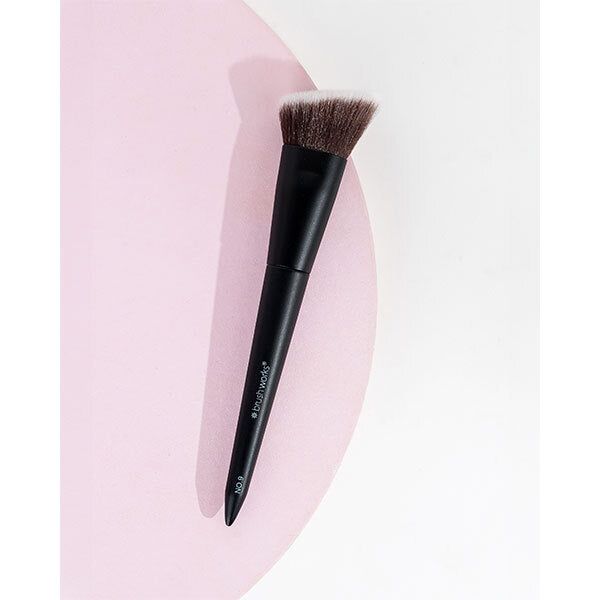 Brushworks No. 9 Angled Flat Top Foundation Buffing Brush