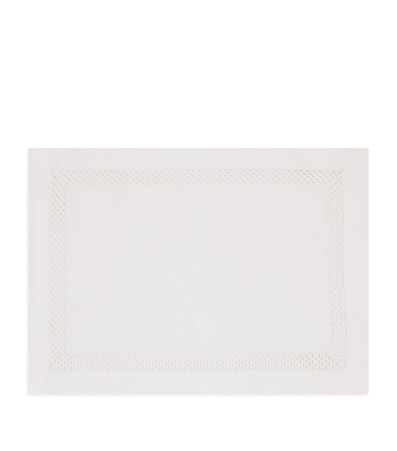Dea linen embroidered placemat 35cm x 50cm - British product
