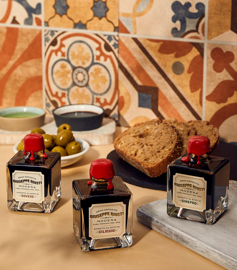Giuseppe Giusti balsamic vinegar gift set with three wood flavours (3 x 50ml), UK version