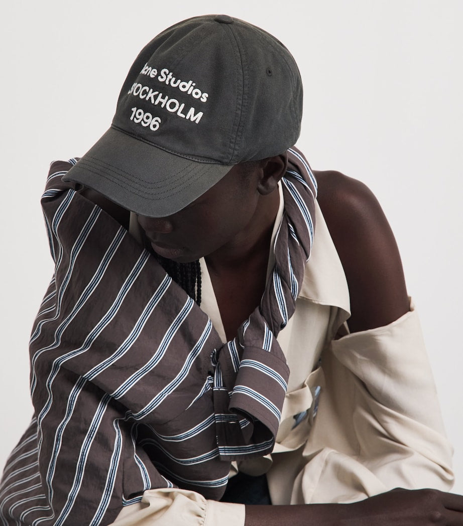 Acne Studios bomulls logokeps med justerbar lukking, britisk versjon