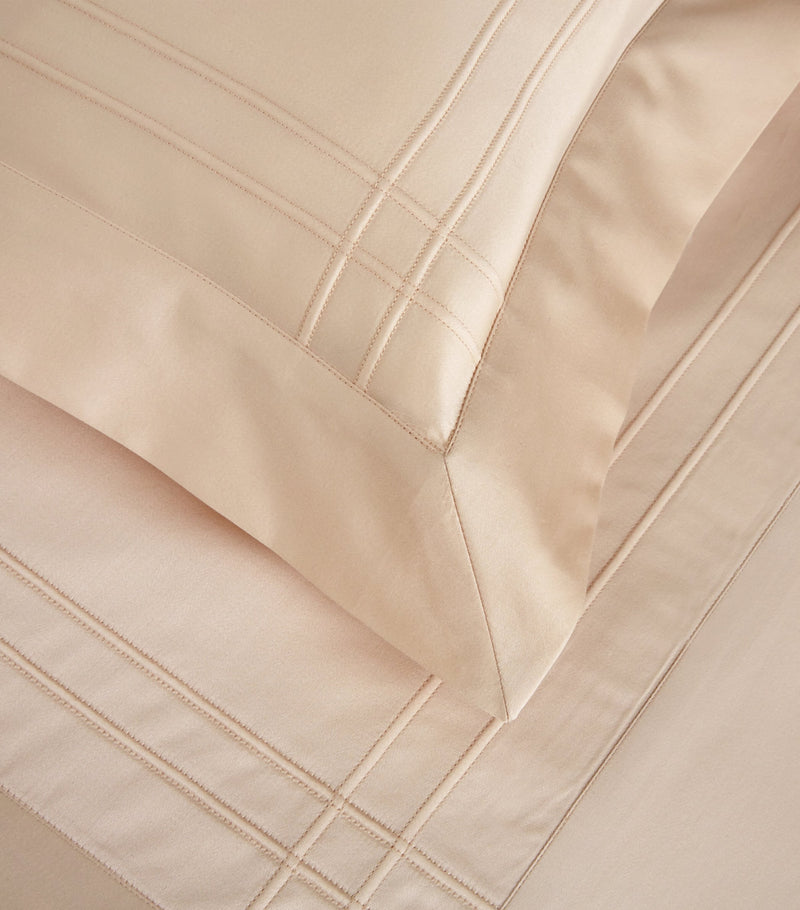 Yves Delorme double flat sheet in cotton sateen 240cm x 320cm (British brand)