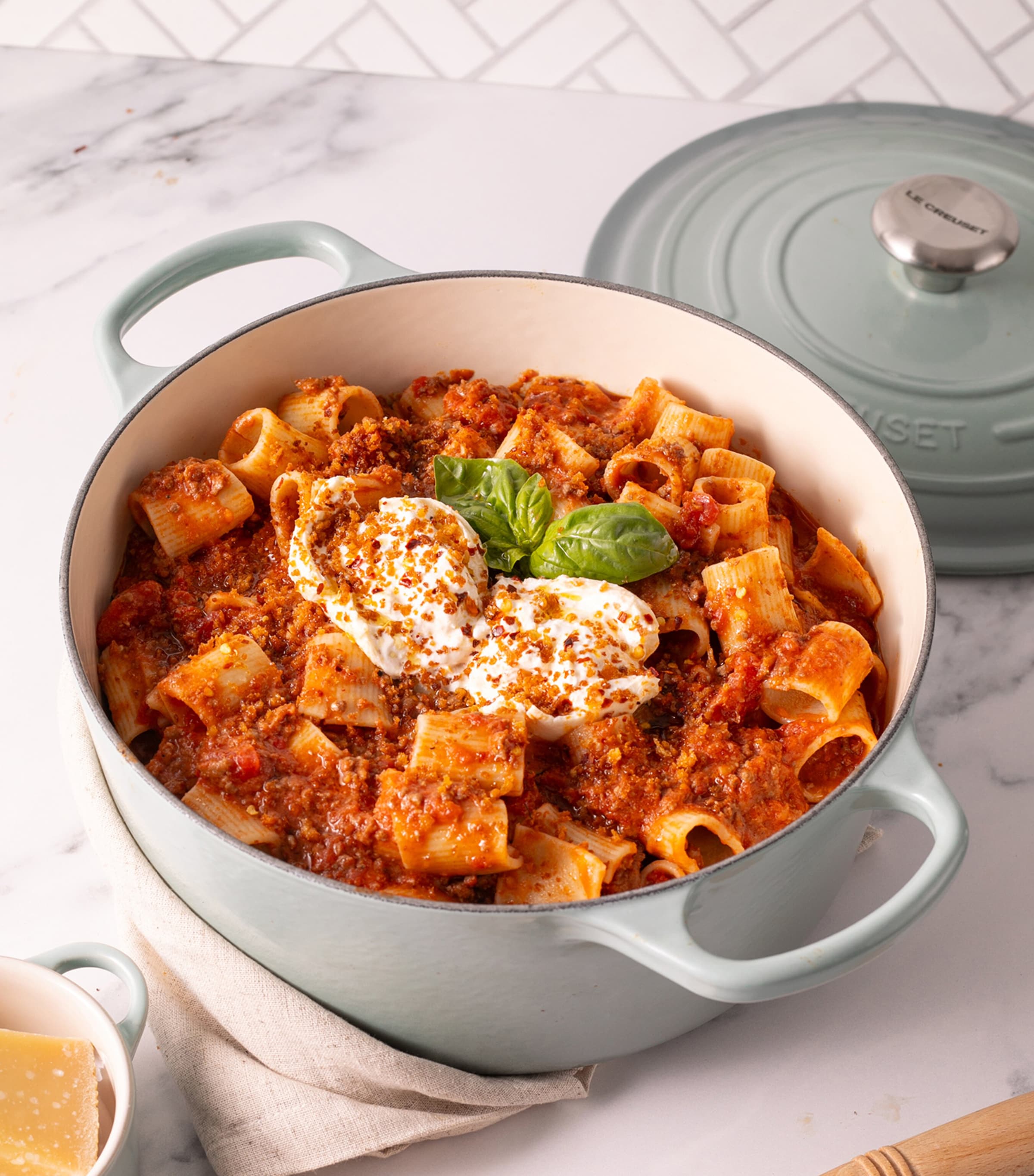 Le Creuset cast iron round casserole dish 20cm, UK version