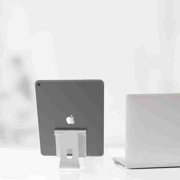 iBeani adjustable aluminium tablet stand silver - British product