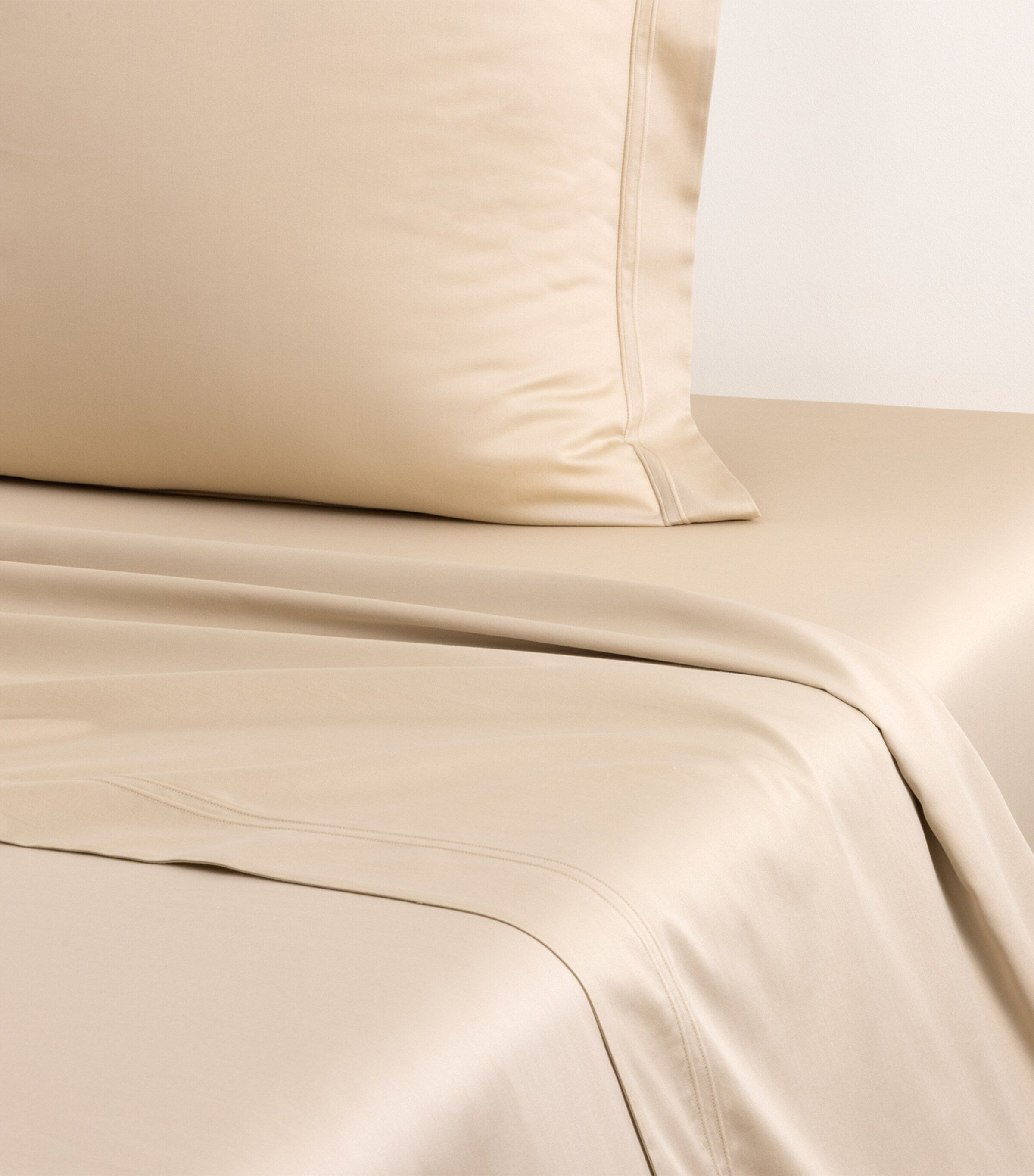 Yves Delorme Triomphe Double Flat Sheet 240cm x 295cm (British brand)