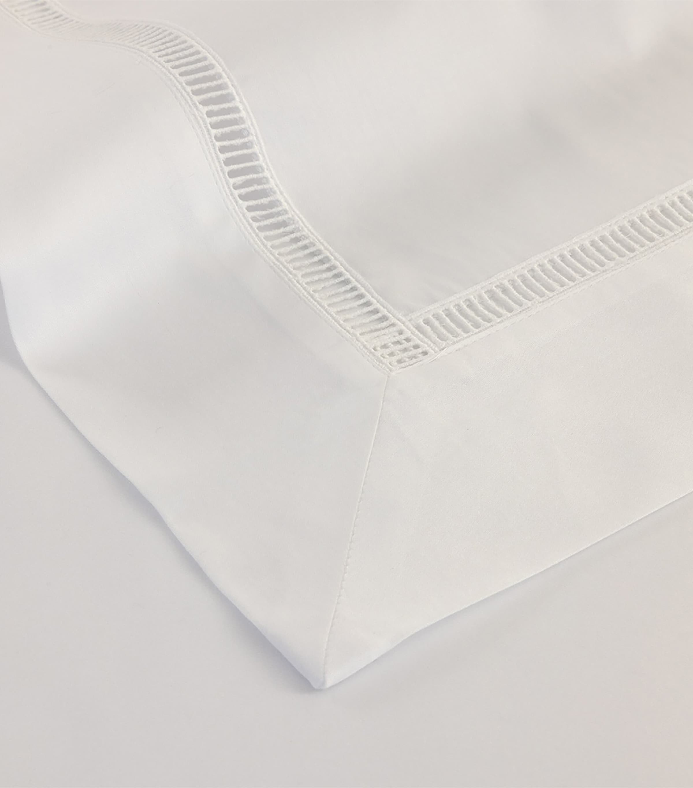Yves Delorme Colisée Blanc double flat sheet 240cm x 295cm (British brand)