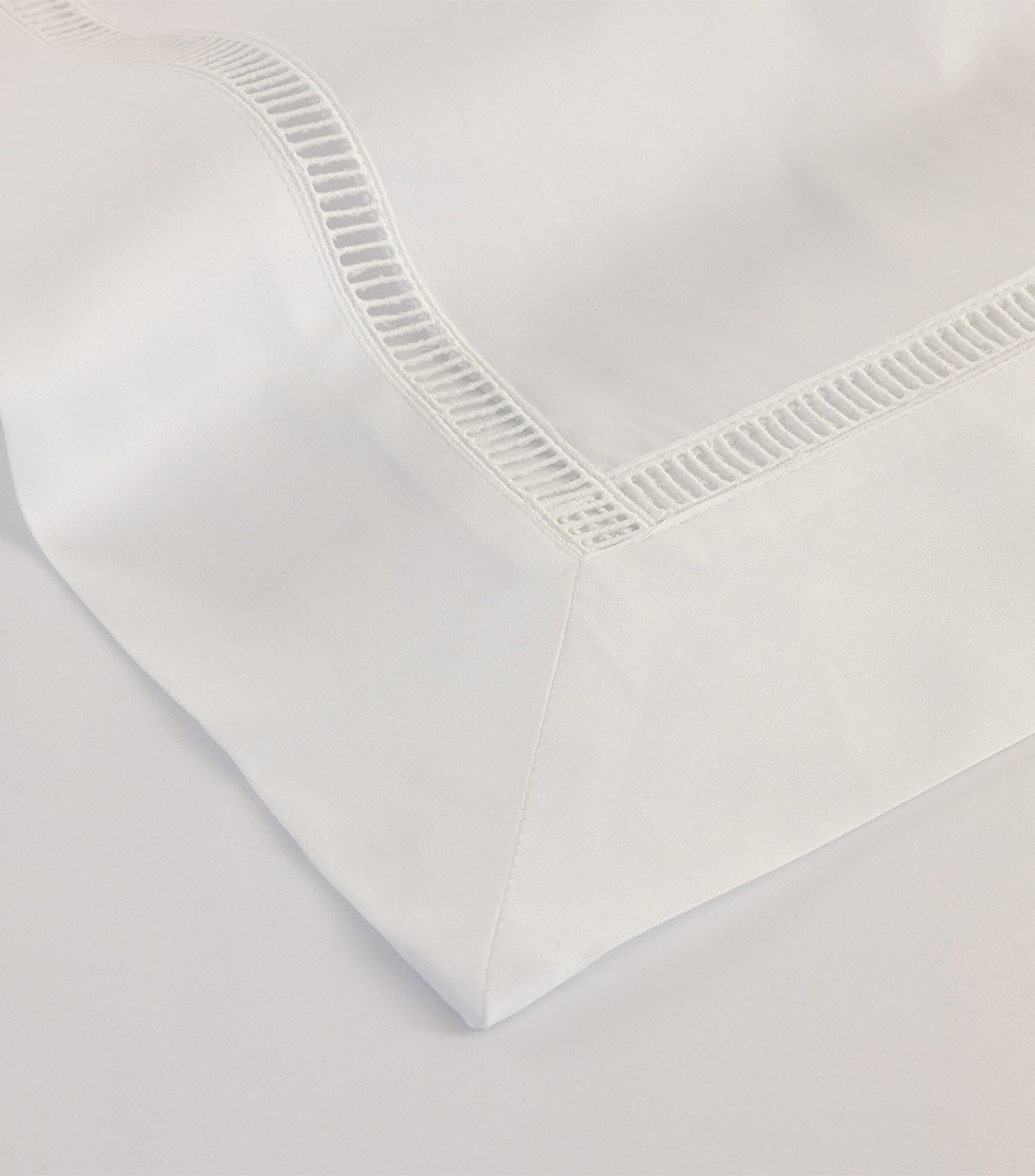 Yves Delorme Colisée Blanc double flat sheet 240cm x 295cm (British brand)