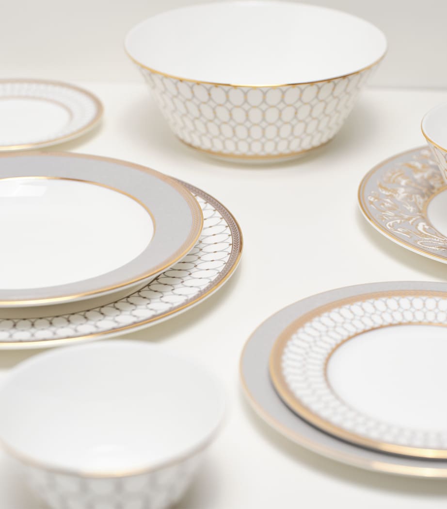 Wedgwood Renaissance deep plate 22cm (British brand)
